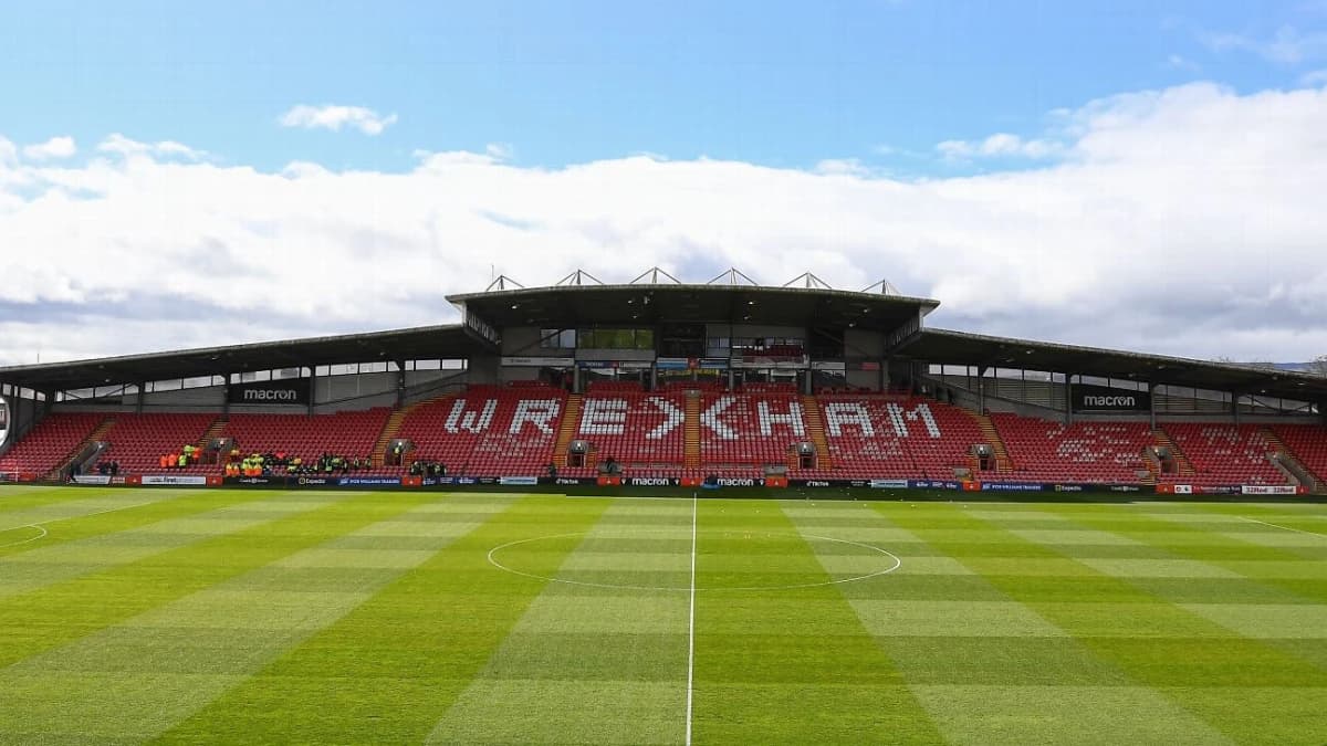 Racecourse Ground